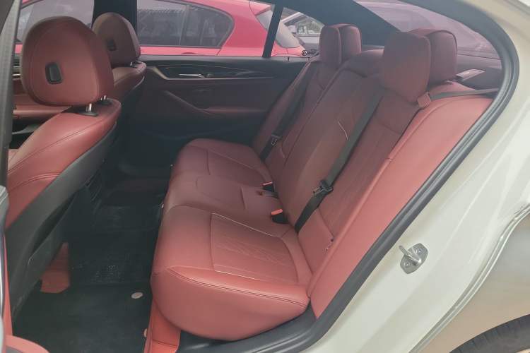 Used BMW 5 Series New Energy 2021 535Le Pioneer Edition M Sport Package Left Rear Seat
