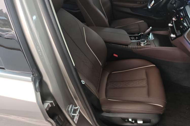 Used BMW 5 Series New Energy 2021 Updated 535Le Luxury Package Right Front Seat