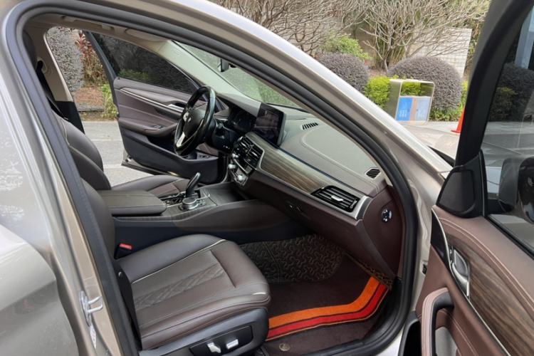 Used BMW 5 Series New Energy 2021 535Le Luxury Package Right Front Seat