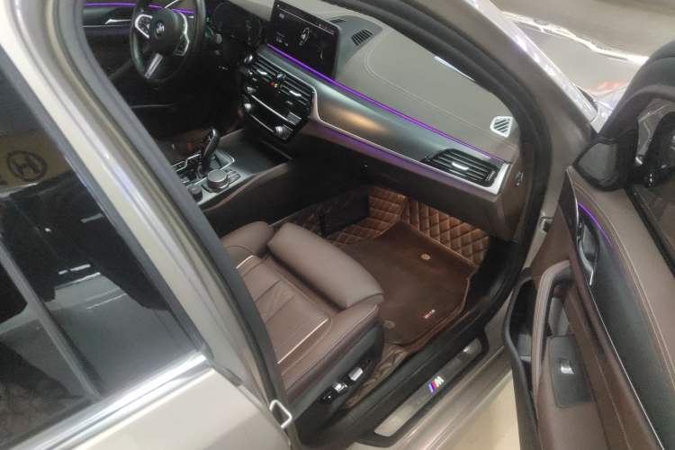 Used BMW 5 Series New Energy 2021 535Le Pioneer Edition M Sport Package Right Front Seat