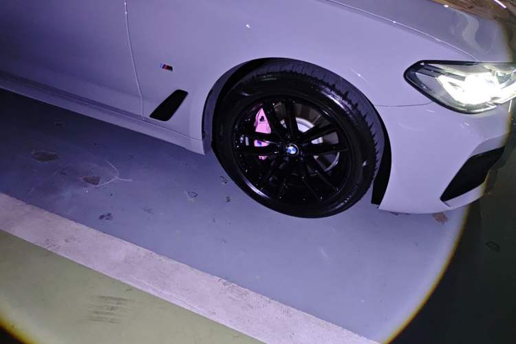 Used BMW 5 Series New Energy 2021 535Le Pioneer Edition M Sport Package Right Front Wheel Hub