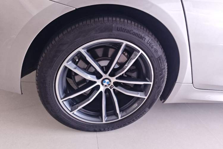 Used BMW 5 Series New Energy 2021 535Le M Sport Package Right Rear Wheel Hub