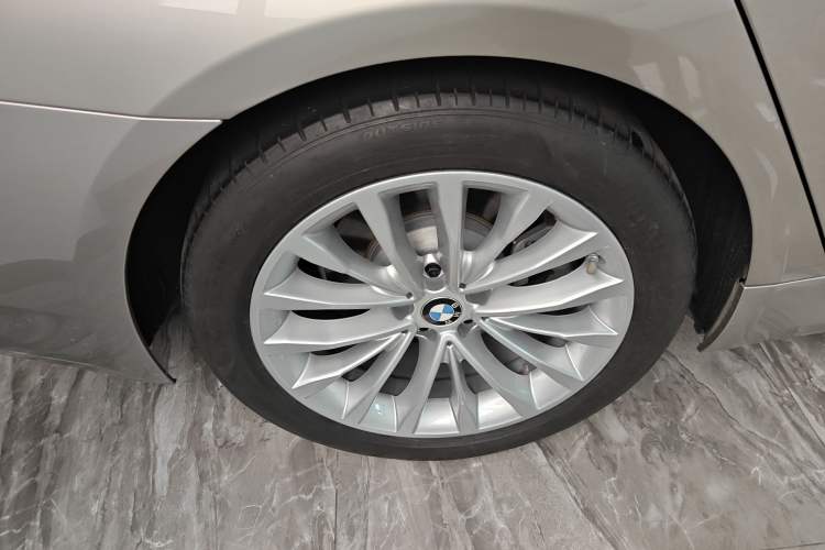 Used BMW 5 Series New Energy 2021 Updated 535Le Luxury Package Right Rear Wheel Hub