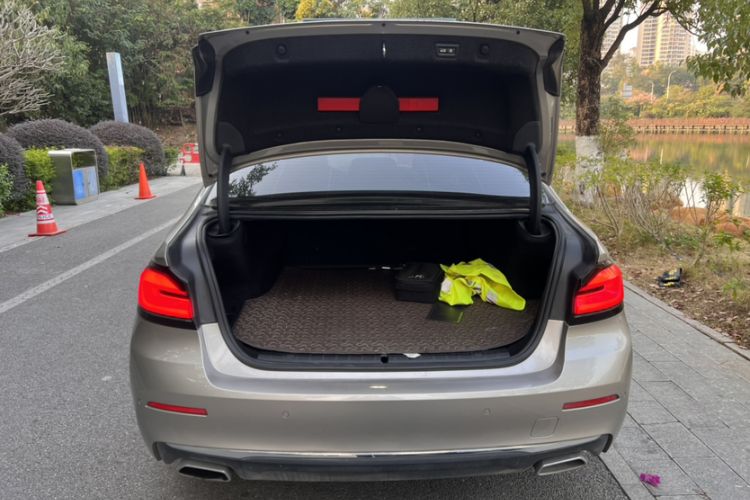 Used BMW 5 Series New Energy 2021 535Le Luxury Package Trunk