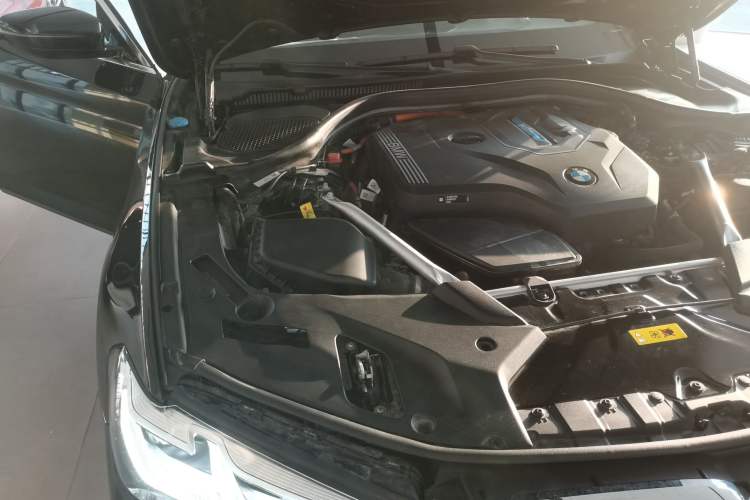 Used BMW 5 Series New Energy 2021 535Le Pioneer Edition M Sport Package Engine Bay Right