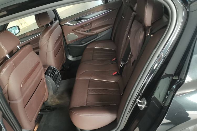 Used BMW 5 Series New Energy 2021 535Le Pioneer Edition M Sport Package Left Rear Seat