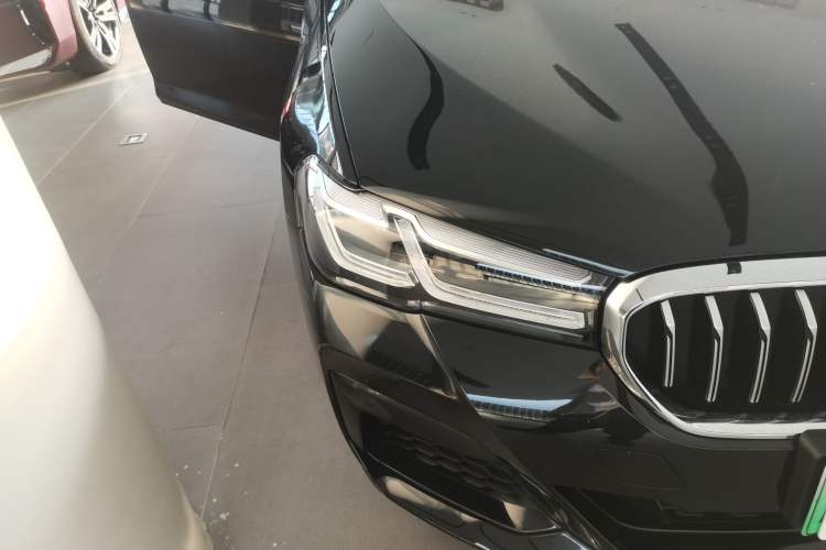Used BMW 5 Series New Energy 2021 535Le Pioneer Edition M Sport Package Right Front Headlight