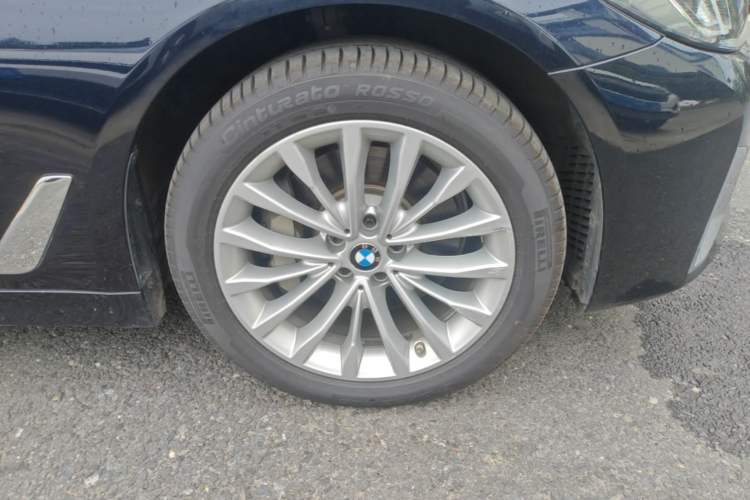 Used BMW 5 Series New Energy 2021 535Le Luxury Package Right Front Wheel Hub