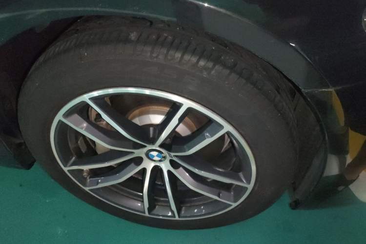 Used BMW 5 Series New Energy 2021 535Le Pioneer Edition M Sport Package Right Front Wheel Hub