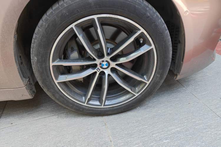 Used BMW 5 Series New Energy 2021 535Le Pioneer Edition M Sport Package Right Front Wheel Hub