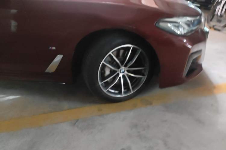 Used BMW 5 Series New Energy 2021 535Le Pioneer Edition M Sport Package Right Front Wheel Hub