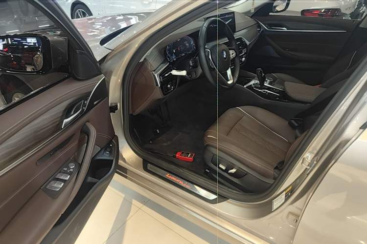 Used BMW 5 Series New Energy 2021 535Le Luxury Package Driver Seat