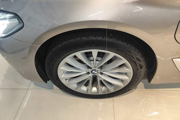 Used BMW 5 Series New Energy 2021 535Le Luxury Package Left Front Wheel Hub
