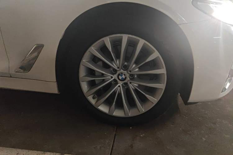 Used BMW 5 Series New Energy 2021 535Le Luxury Package Right Front Wheel Hub