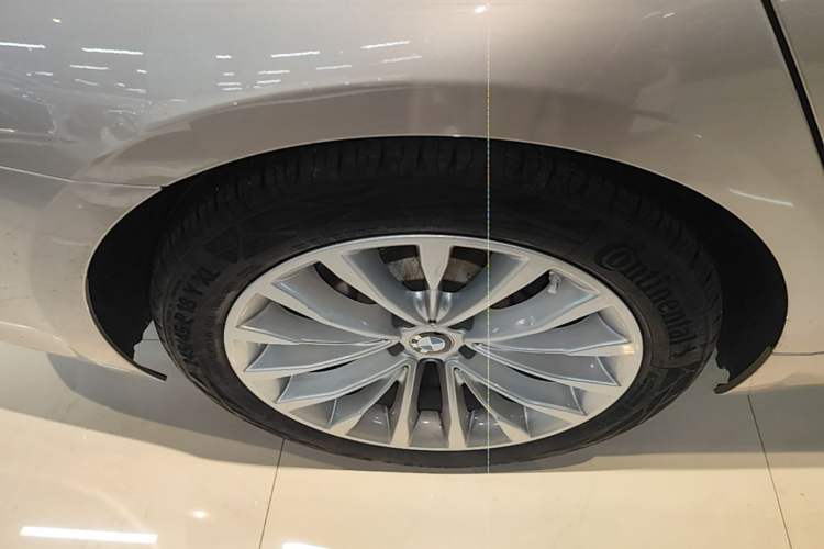 Used BMW 5 Series New Energy 2021 535Le Luxury Package Right Rear Wheel Hub