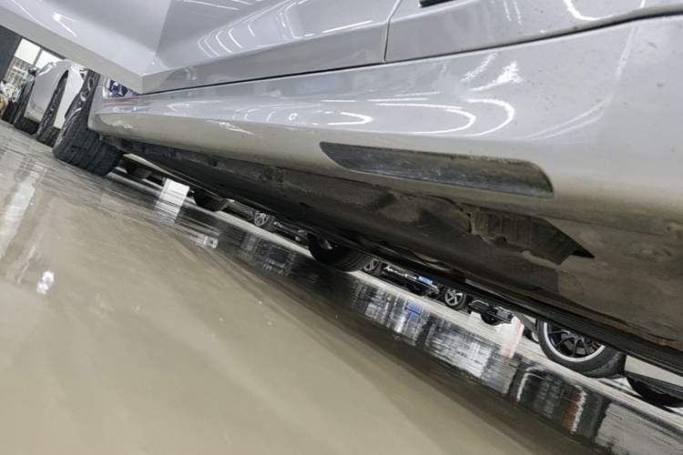 Used BMW 5 Series New Energy 2021 535Le M Sport Package Right Side Sill