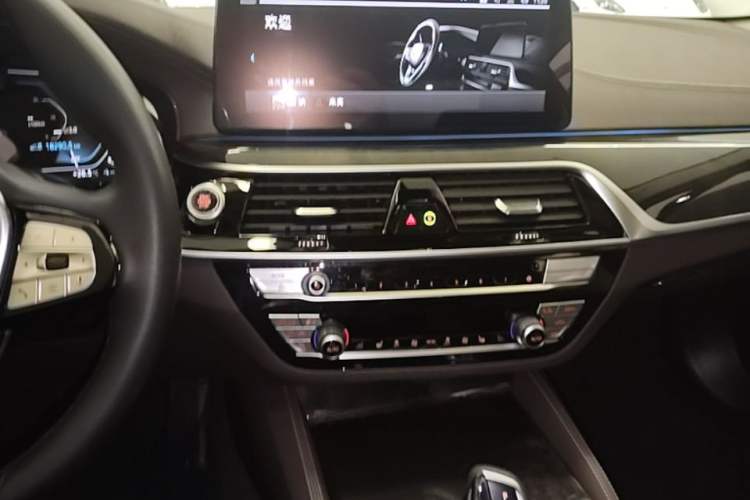 Used BMW 5 Series New Energy 2021 535Le Luxury Package Audio And AC Panel