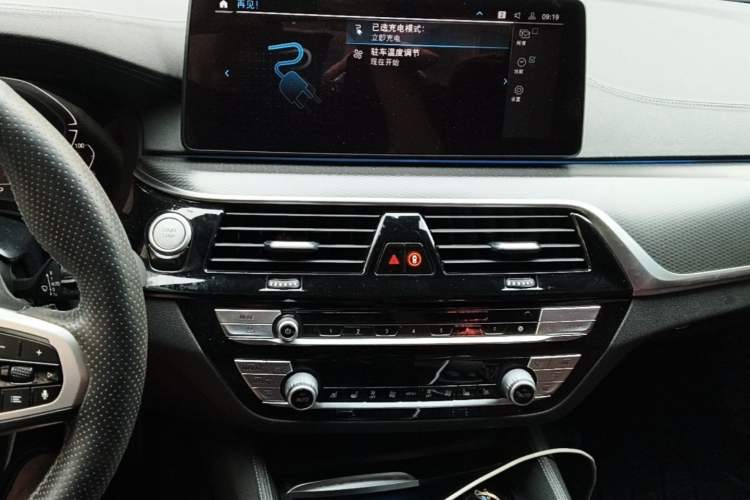 Used BMW 5 Series New Energy 2021 535Le Pioneer Edition M Sport Package Audio And AC Panel