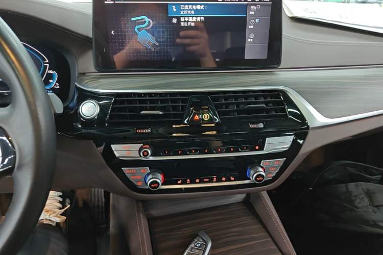 Used BMW 5 Series New Energy 2021 535Le Luxury Package Audio And AC Panel
