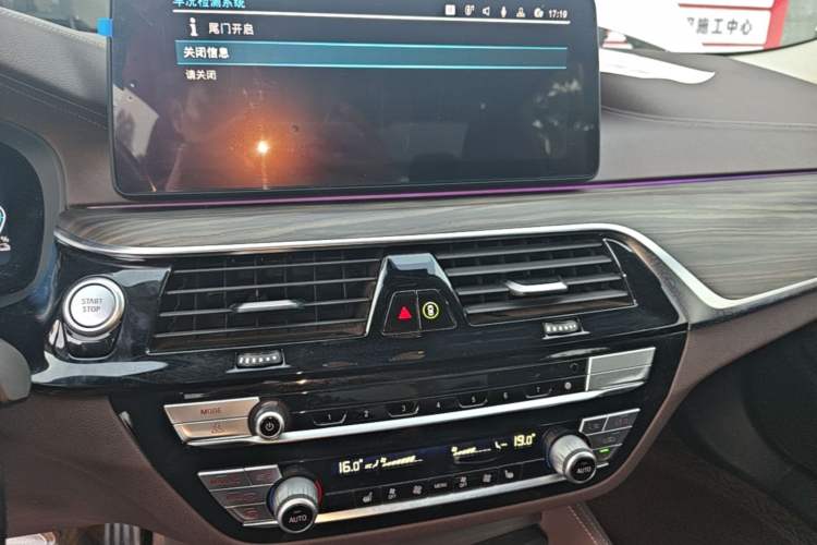 Used BMW 5 Series New Energy 2021 Updated 535Le Luxury Package Audio And AC Panel