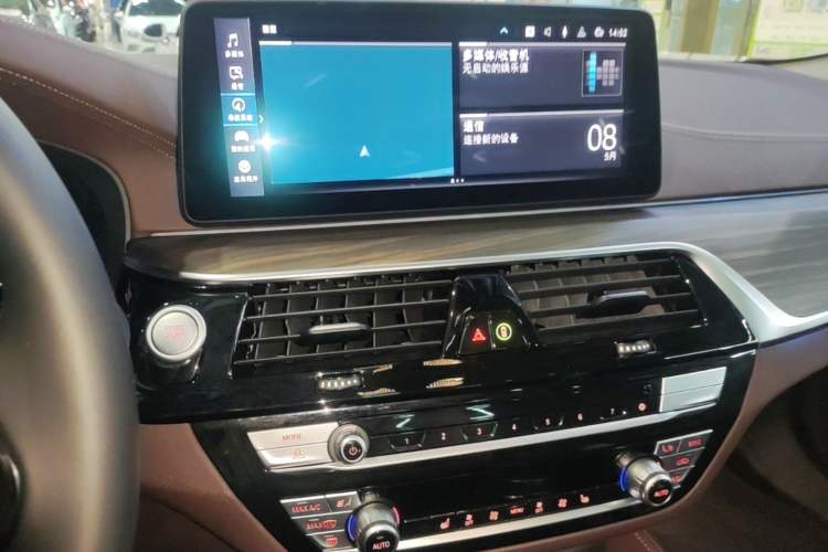 Used BMW 5 Series New Energy 2021 535Le Luxury Package Audio And AC Panel