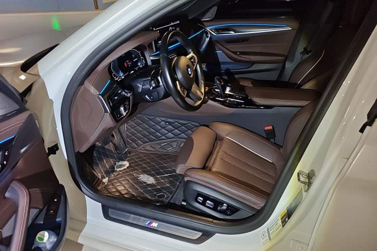 Used BMW 5 Series New Energy 2021 Restyled 535Le Pioneer Edition M Sport Package Driver Seat