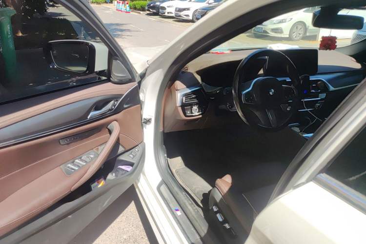 Used BMW 5 Series New Energy 2021 Restyled 535Le Pioneer Edition M Sport Package Driver Seat