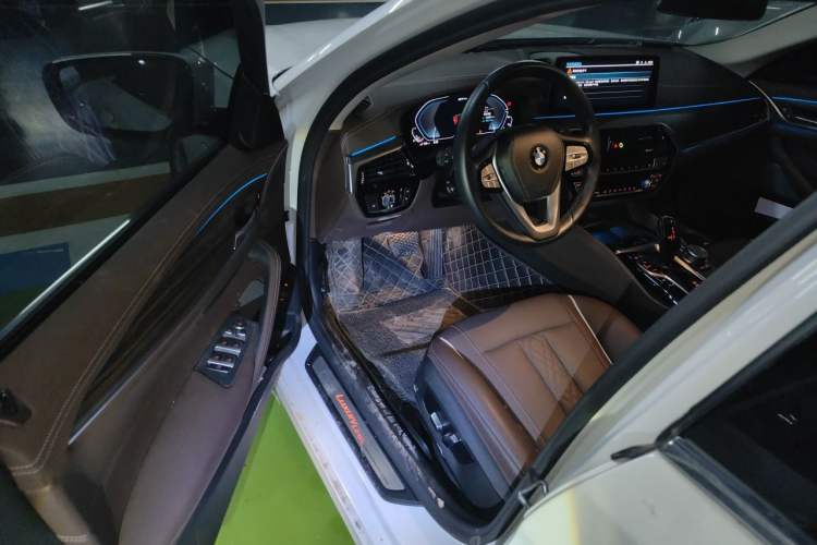 Used BMW 5 Series New Energy 2021 535Le Luxury Package Driver Seat