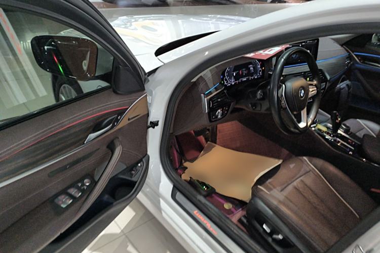 Used BMW 5 Series New Energy 2021 535Le Luxury Package Driver Seat