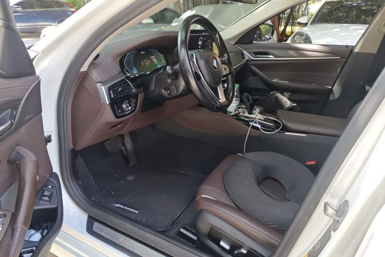 Used BMW 5 Series New Energy 2021 535Le Luxury Package Driver Seat
