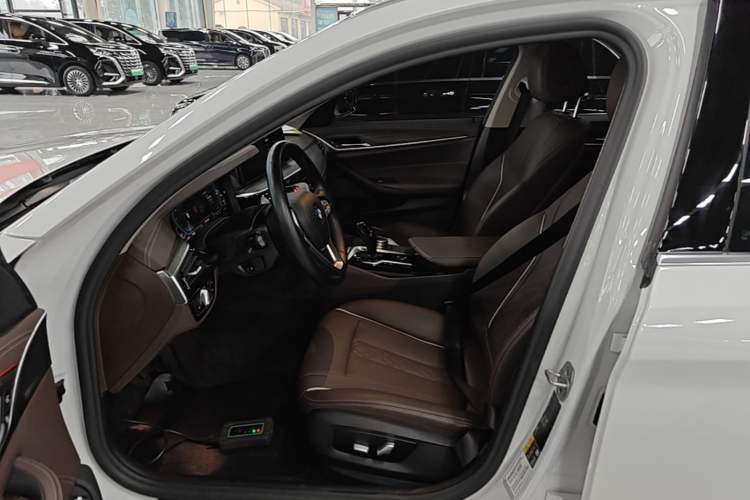 Used BMW 5 Series New Energy 2021 535Le Luxury Package Driver Seat