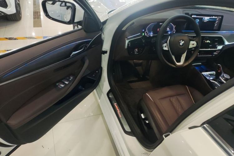 Used BMW 5 Series New Energy 2021 535Le Luxury Package Driver Seat