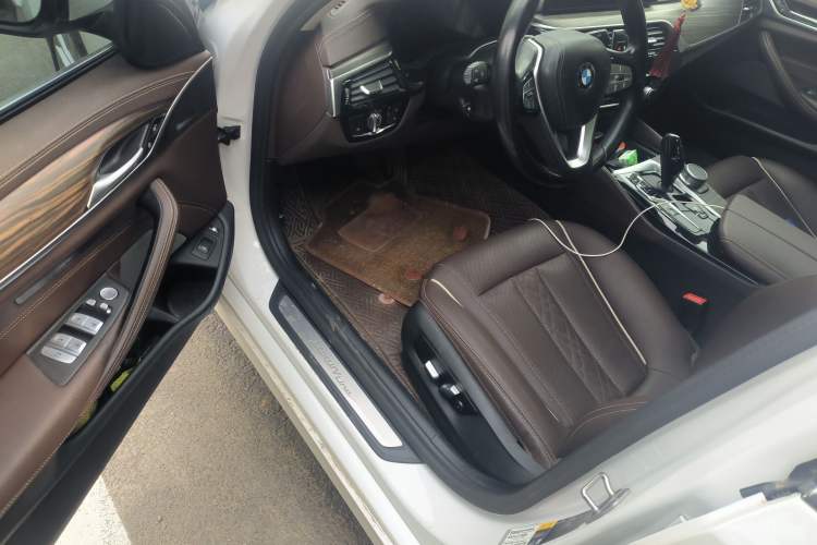 Used BMW 5 Series New Energy 2021 535Le Luxury Package Driver Seat