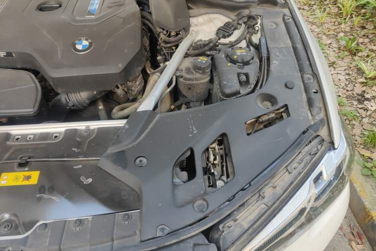 Used BMW 5 Series New Energy 2021 535Le Luxury Package Engine Bay Left