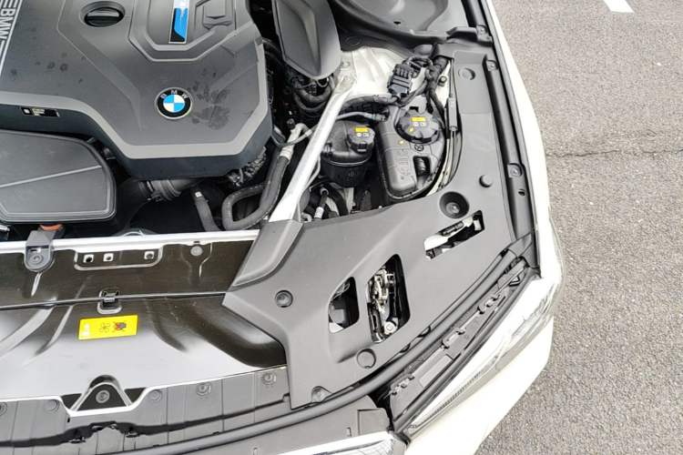 Used BMW 5 Series New Energy 2021 535Le M Sport Package Engine Bay Left