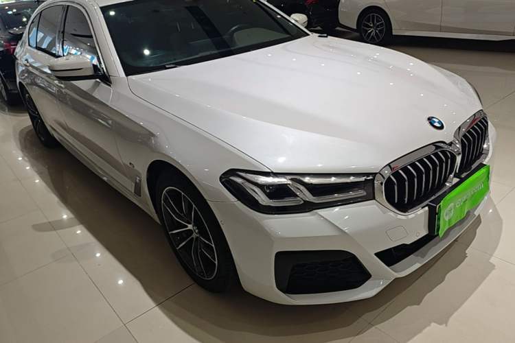 Used BMW 5 Series New Energy 2021 Restyled 535Le M Sport Package Front Right 45 Deg