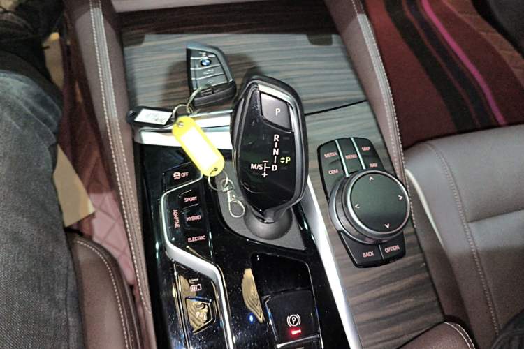 Used BMW 5 Series New Energy 2021 535Le Luxury Package Gear Lever