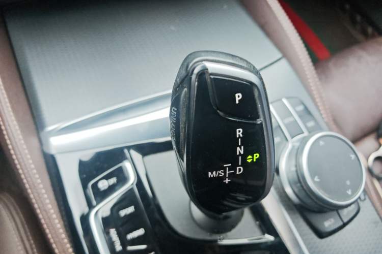 Used BMW 5 Series New Energy 2021 Restyled 535Le Pioneer Edition M Sport Package Gear Lever