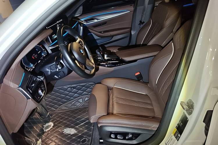 Used BMW 5 Series New Energy 2021 Restyled 535Le Pioneer Edition M Sport Package Left Front Seat