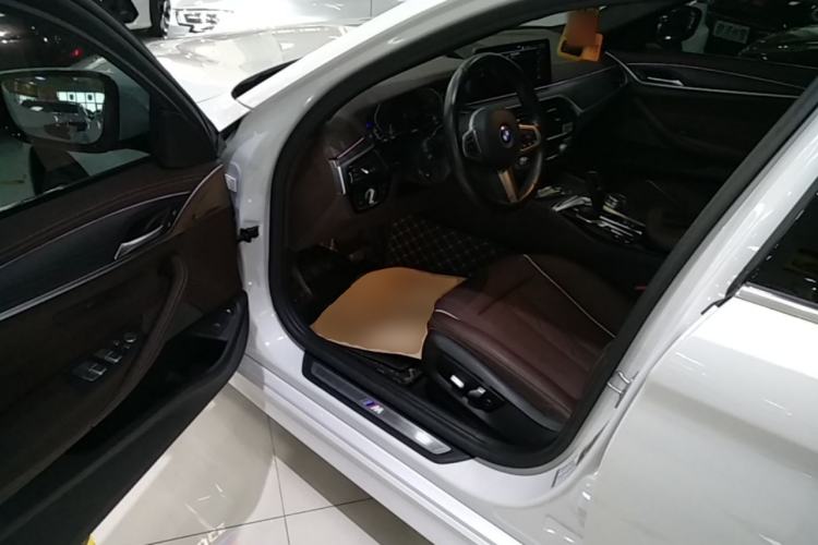 Used BMW 5 Series New Energy 2021 Restyled 535Le M Sport Package Left Front Seat
