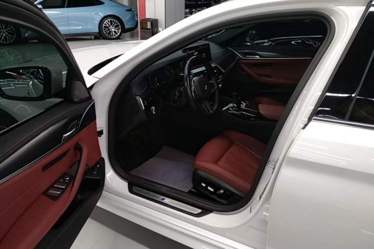 Used BMW 5 Series New Energy 2021 535Le Pioneer Edition M Sport Package Left Front Seat