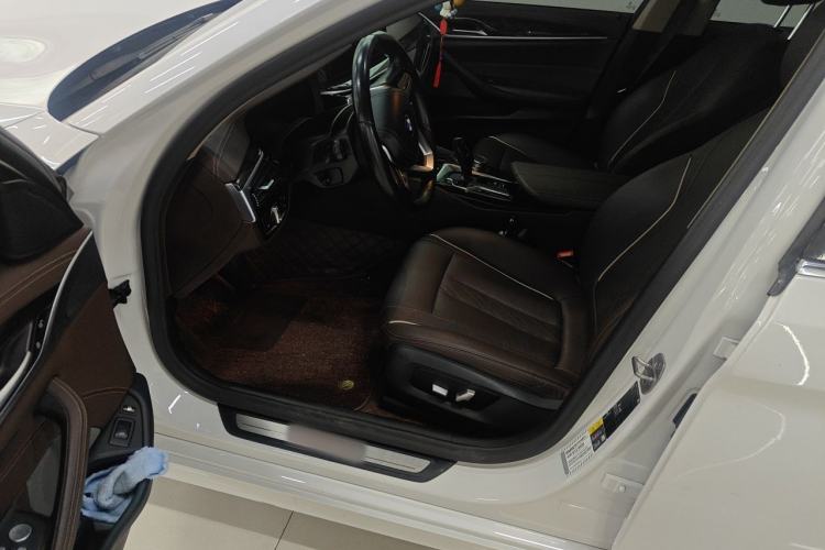 Used BMW 5 Series New Energy 2021 535Le Luxury Package Left Front Seat