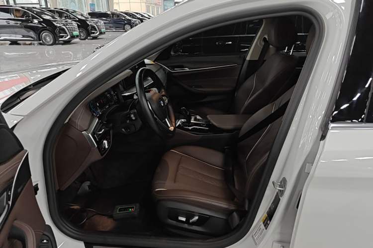 Used BMW 5 Series New Energy 2021 535Le Luxury Package Left Front Seat
