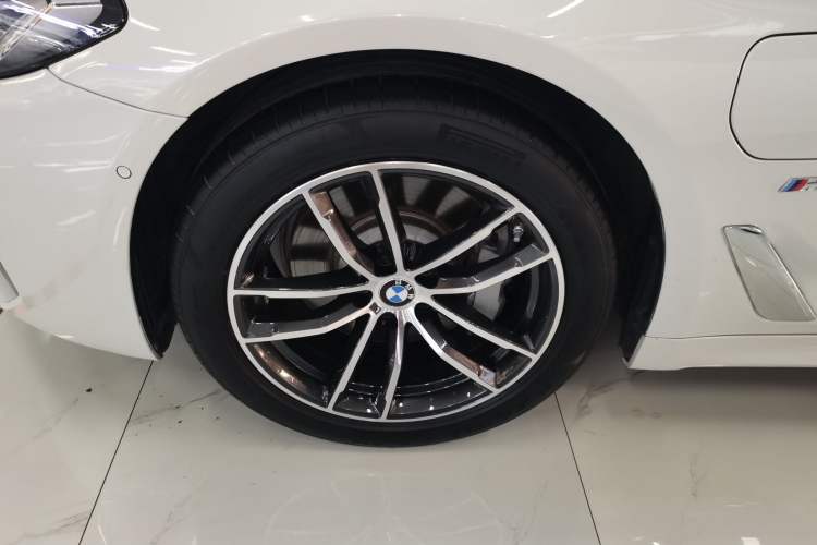 Used BMW 5 Series New Energy 2021 Restyled 535Le M Sport Package Left Front Wheel Hub