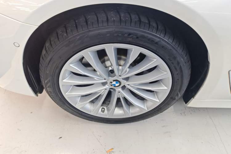 Used BMW 5 Series New Energy 2021 535Le Luxury Package Left Front Wheel Hub
