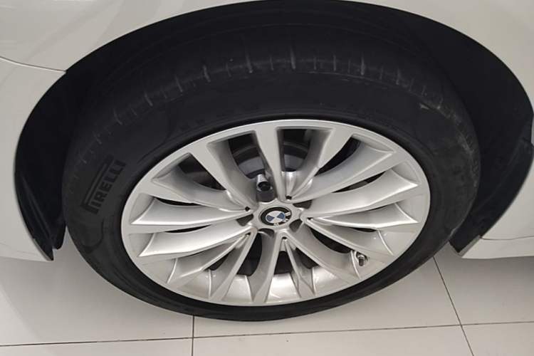 Used BMW 5 Series New Energy 2021 535Le Luxury Package Left Front Wheel Hub