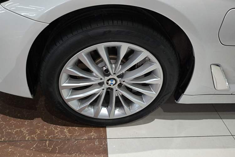 Used BMW 5 Series New Energy 2021 535Le Luxury Package Left Front Wheel Hub