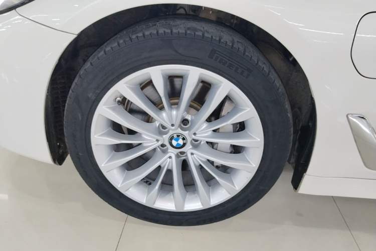 Used BMW 5 Series New Energy 2021 Updated 535Le Luxury Package Left Front Wheel Hub