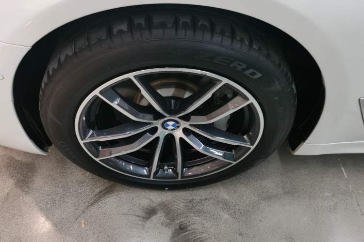 Used BMW 5 Series New Energy 2021 535Le M Sport Package Left Front Wheel Hub