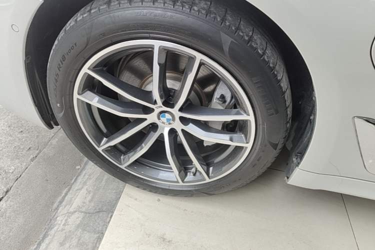 Used BMW 5 Series New Energy 2021 535Le Pioneer Edition M Sport Package Left Front Wheel Hub